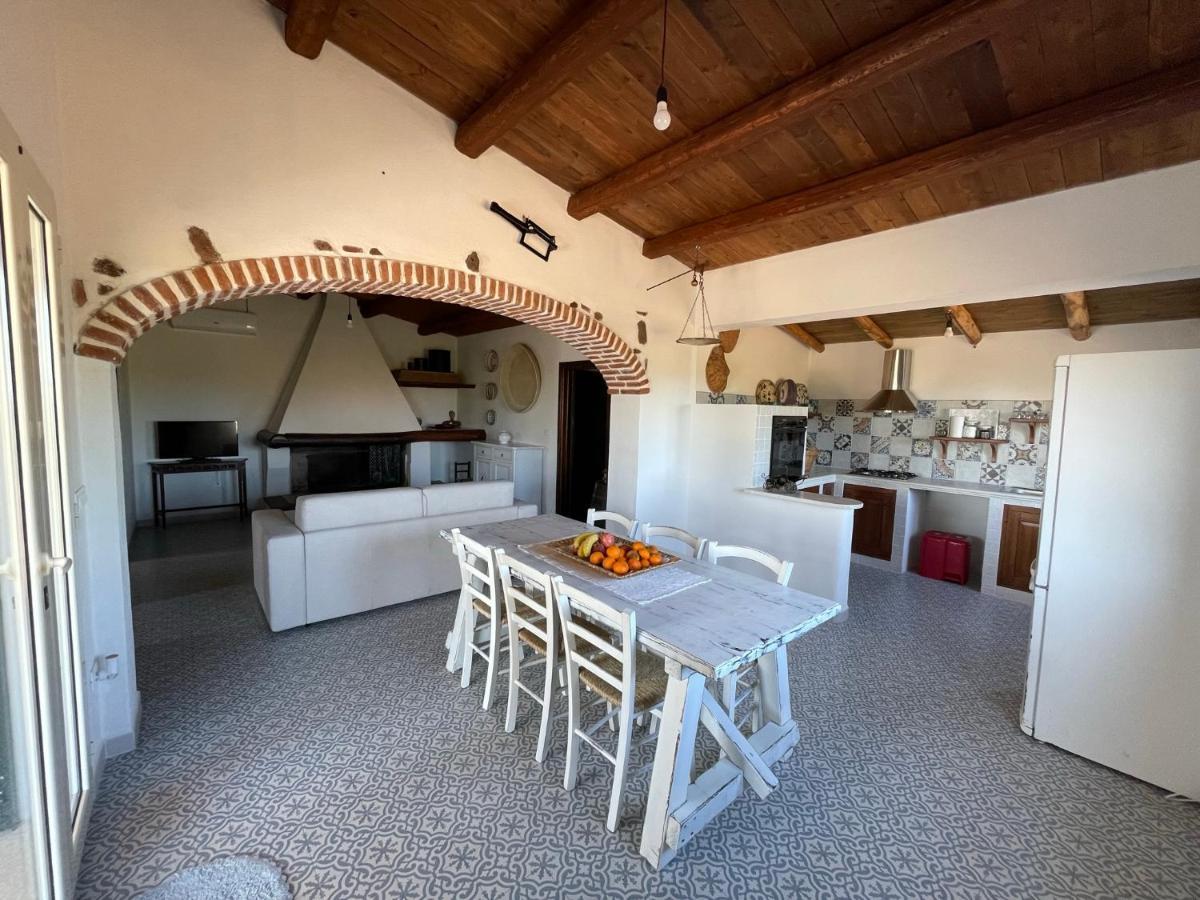 Casa Vacanze Gollei, Орозеи Экстерьер фото