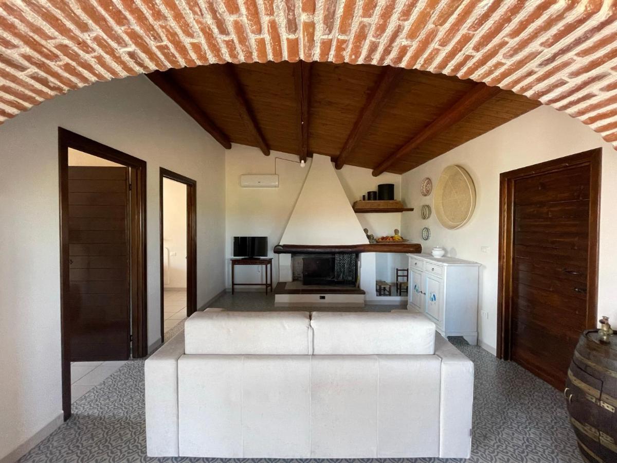 Casa Vacanze Gollei, Орозеи Экстерьер фото