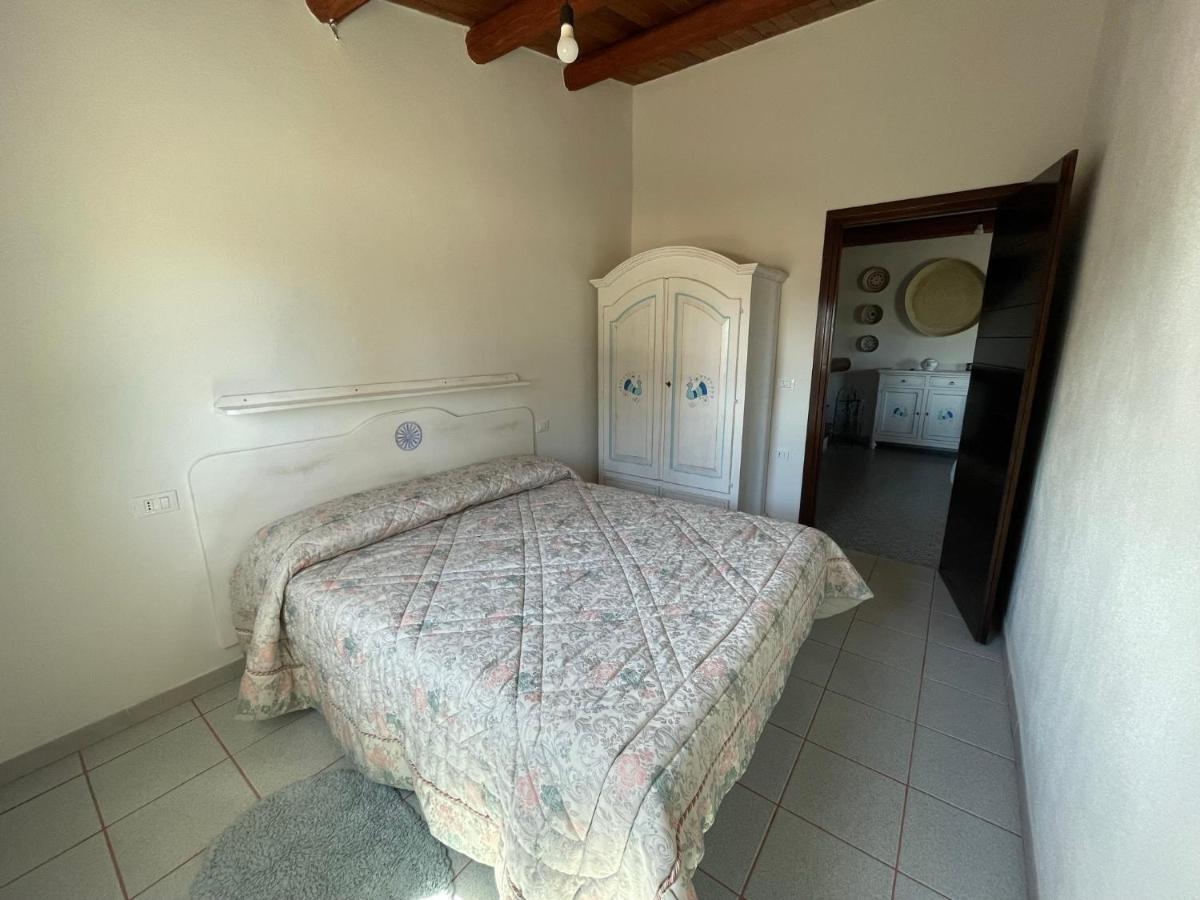 Casa Vacanze Gollei, Орозеи Экстерьер фото