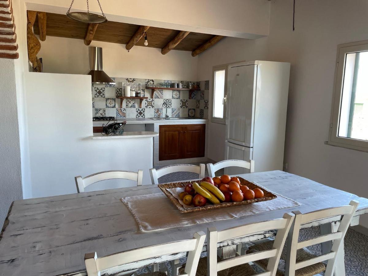 Casa Vacanze Gollei, Орозеи Экстерьер фото