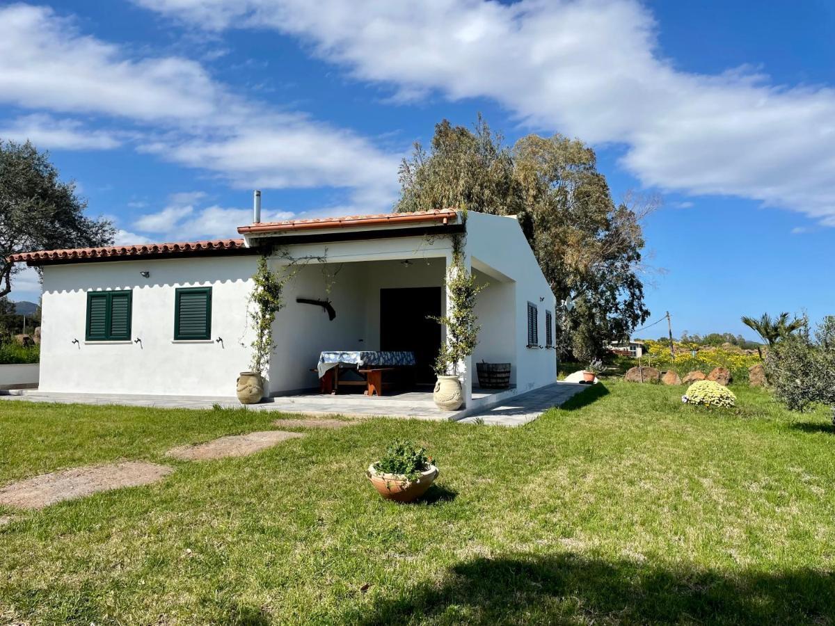Casa Vacanze Gollei, Орозеи Экстерьер фото
