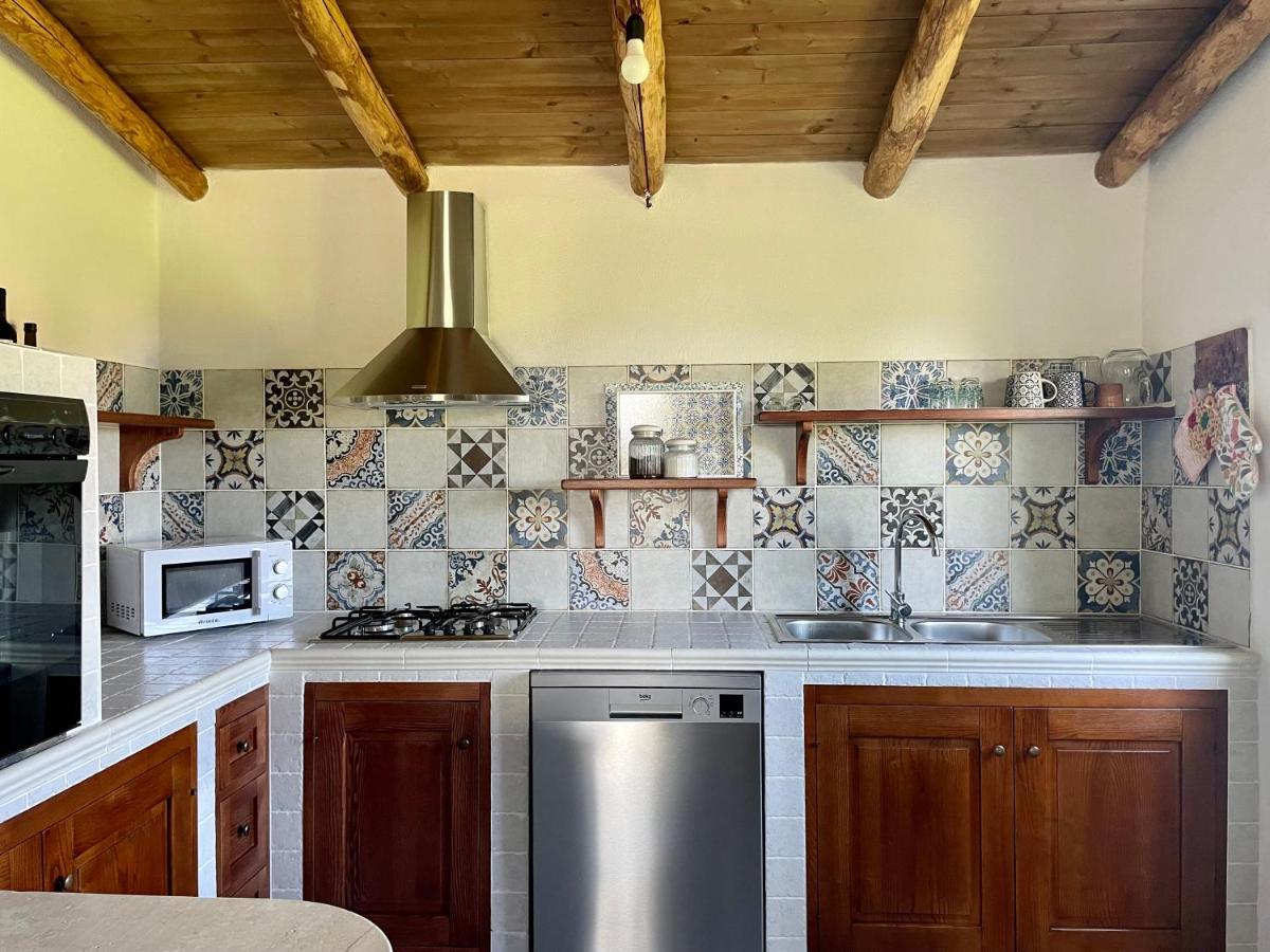 Casa Vacanze Gollei, Орозеи Экстерьер фото